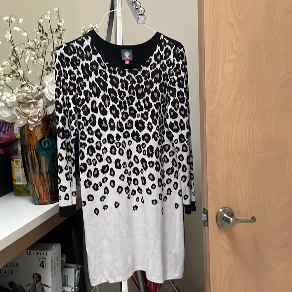 Sweater dress by Vince Camuto size medium leopard print.